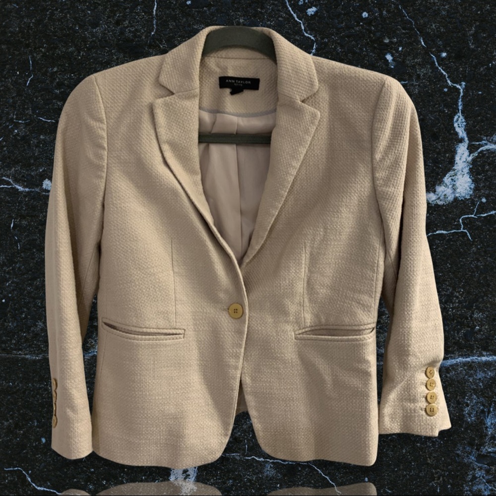 ANN TAYLOR • Lovely Lady Beige 3/4 Sleeve Petite Mini Blazer